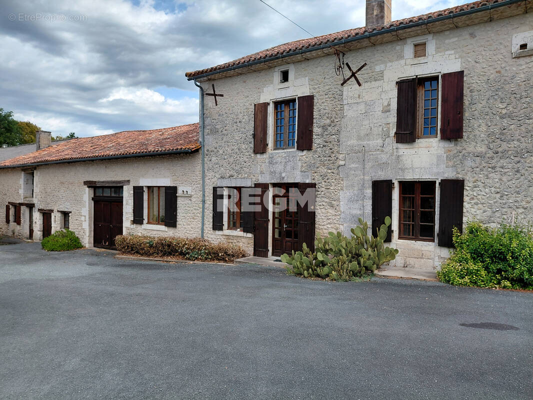 Maison à CERCLES