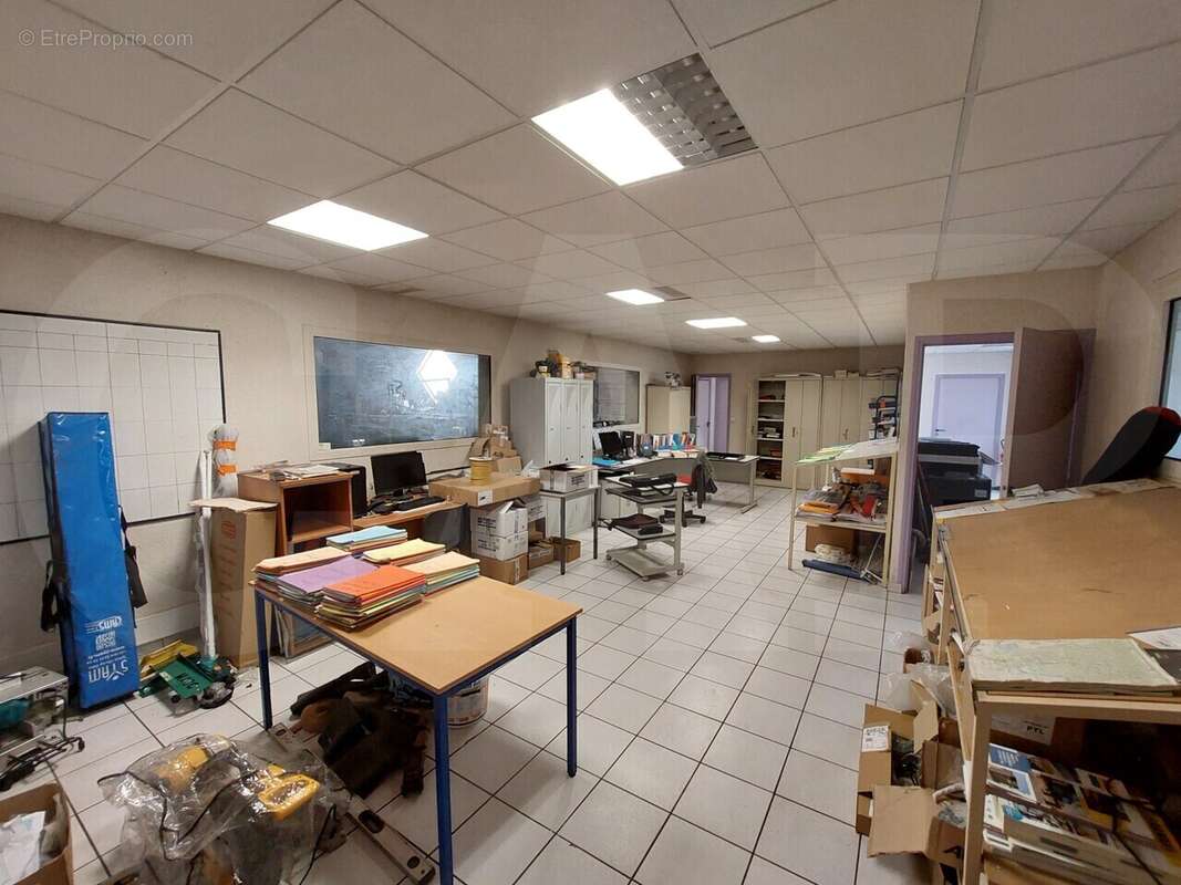 1595 m² à Hennebont  - photo 4