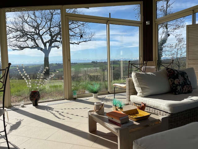 maison de maitre avec piscine intérieur et dependances aménagéables - photo 4