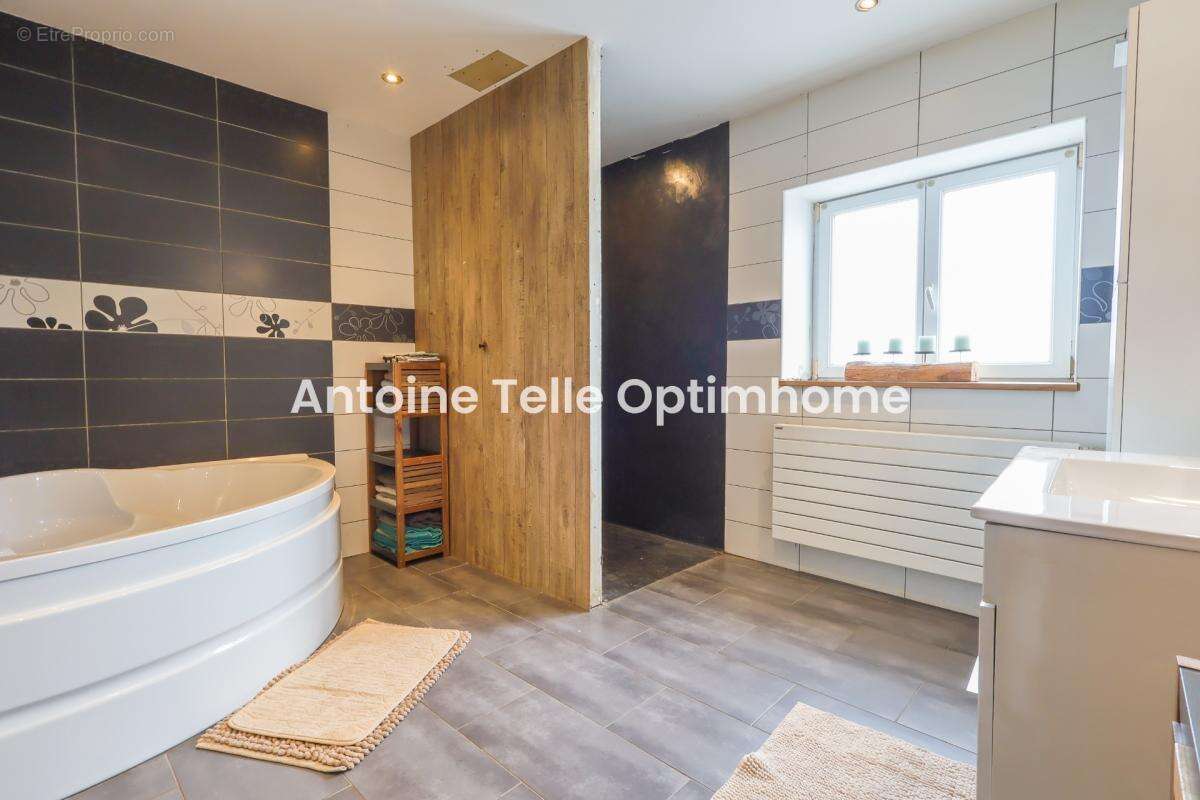 Catillon sur Sambre 59360 - Maison individuelle de 4 chambres avec garage & jardin sur 2000m² - photo 8