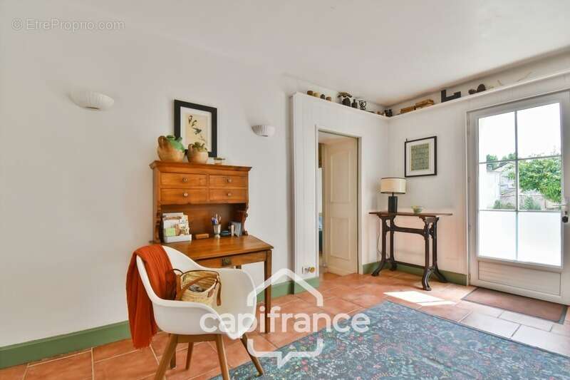 Maison charentaise rénovée à vendre 6 pièces COURCELLES (17), proche commerces, d'une superficie de 149m² avec atelier et jardin - photo 14