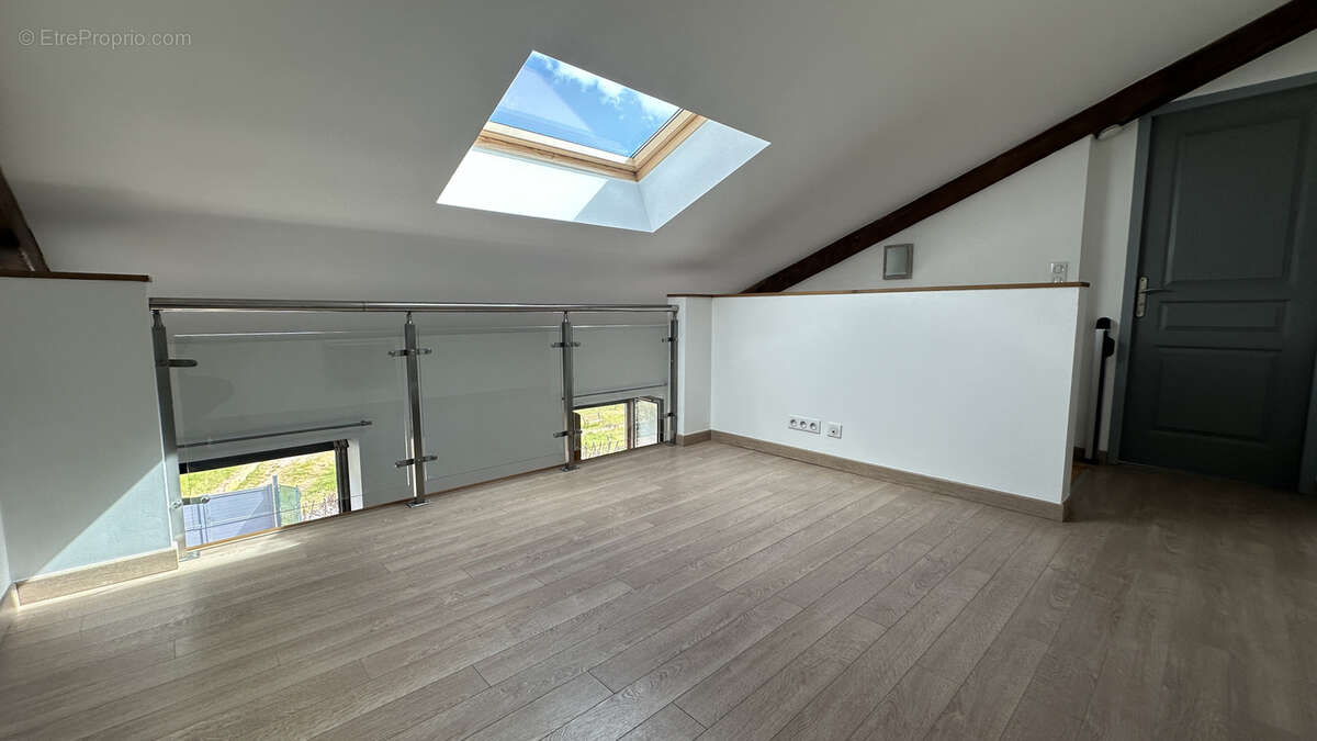 Appartement à L'ARBRESLE