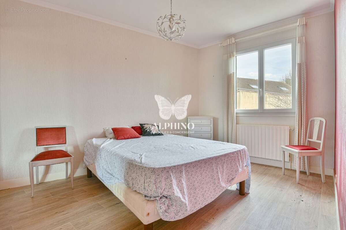 Maison à SAINT-YRIEIX-LA-PERCHE