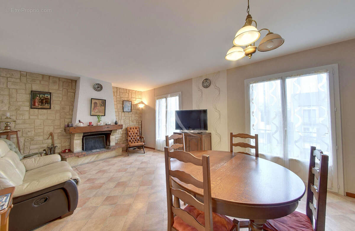 Maison à OZOIR-LA-FERRIERE