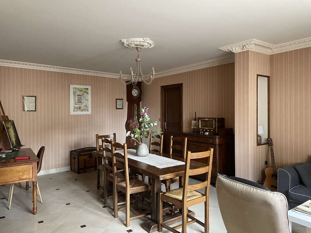 Maison à SAUVIAT-SUR-VIGE