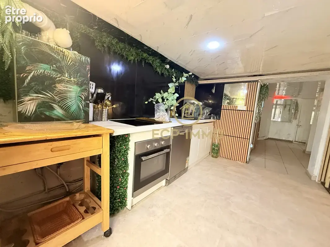 Maison atypique pleine de potentiel   À découvrir ! - photo 7