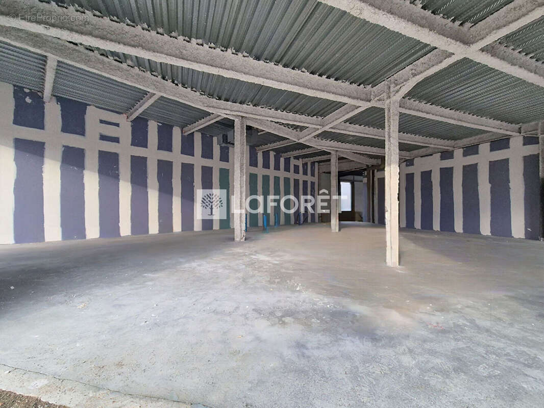 Commerce à LES PONTS-DE-CE