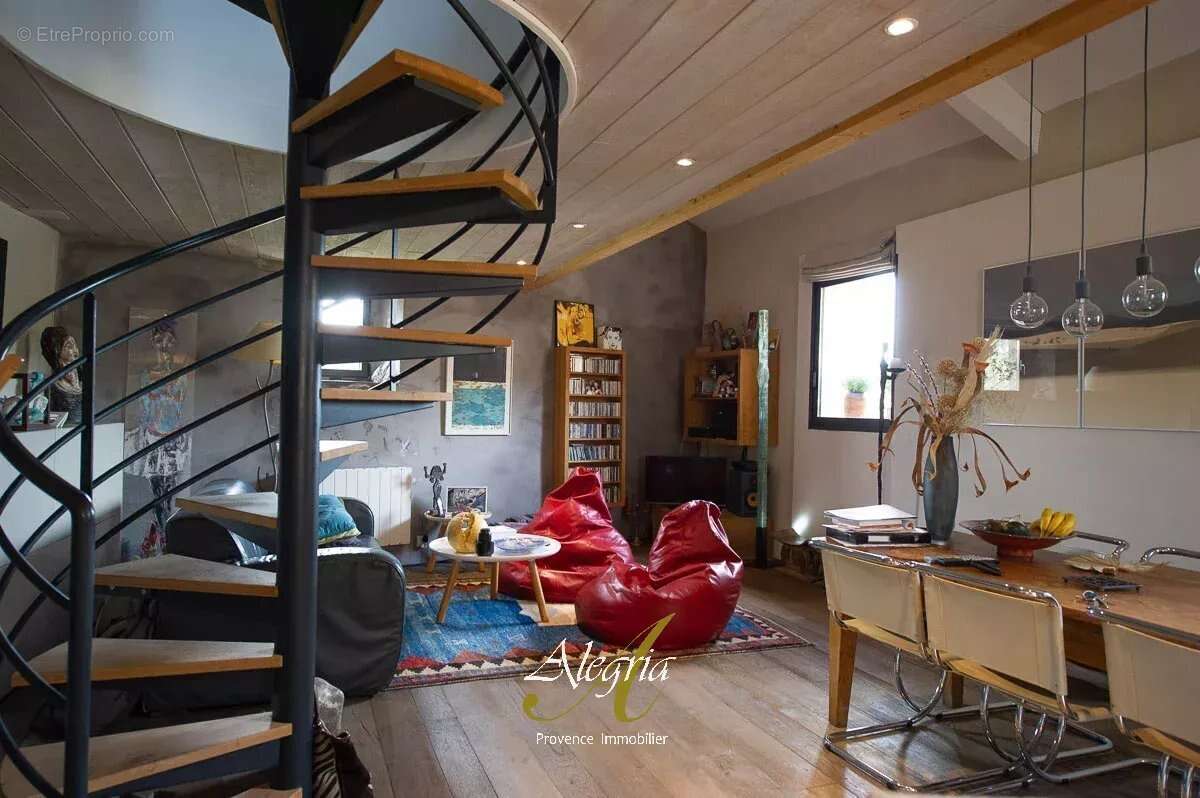 Appartement à TOURTOUR