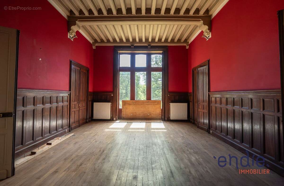 CHATEAU NEOGOTHIQUE 30 pièces,16 Chambres 5,7 ha!!! - photo 10