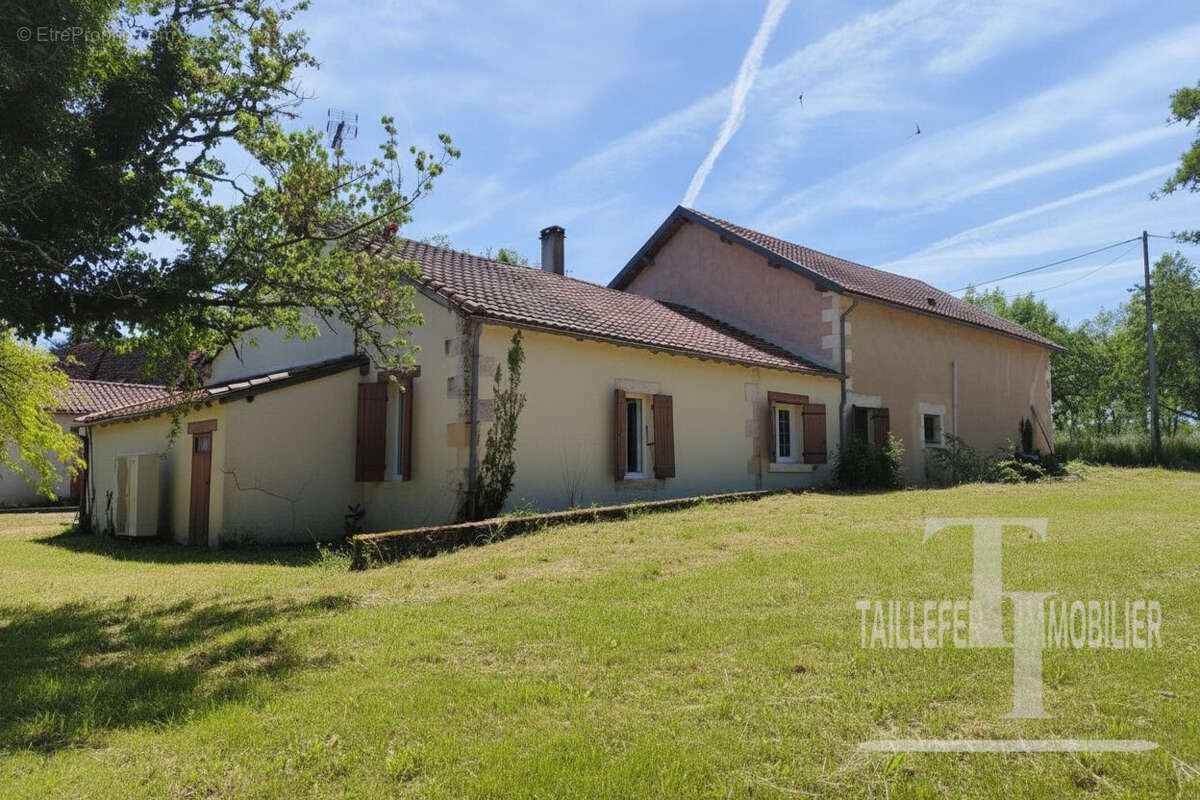 Maison à MILHAC-D'AUBEROCHE