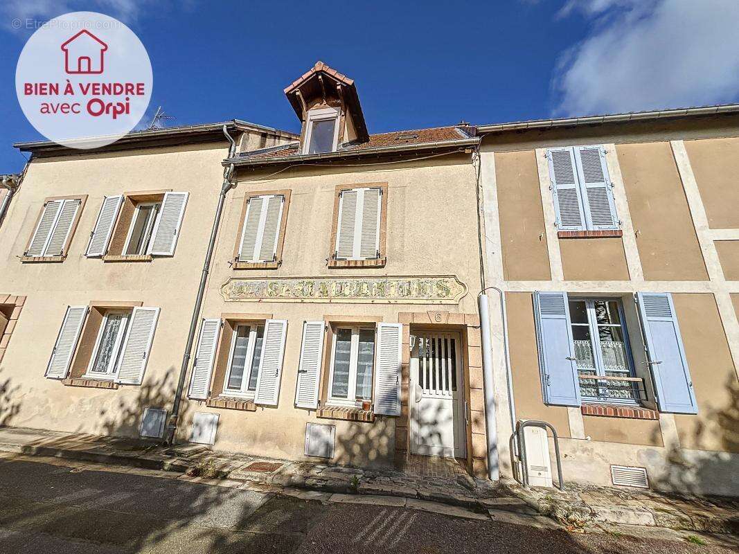 Appartement à JUZIERS