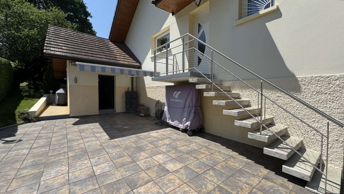 Maison à PUGNY-CHATENOD