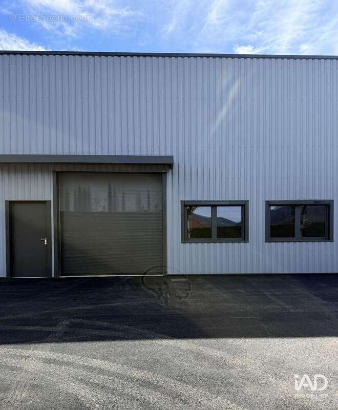 Photo 2 - Commerce à SAINT-ETIENNE-DE-CROSSEY