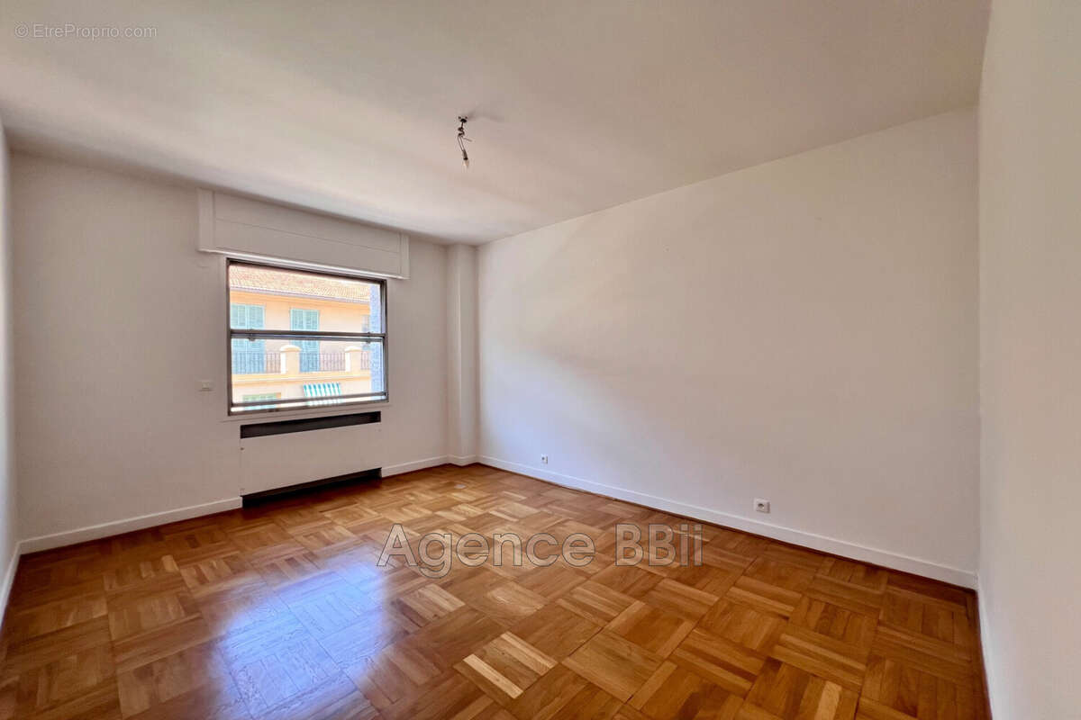 Appartement 82 m² à Nice  - photo 9
