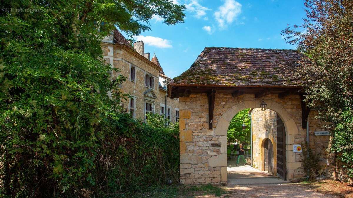 Château entierement renove - photo 5