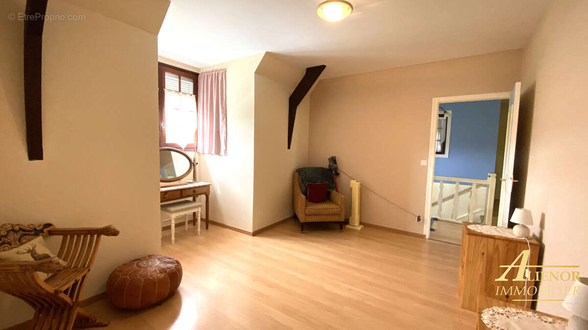 Maison à SAINT-PARDOUX-LA-RIVIERE