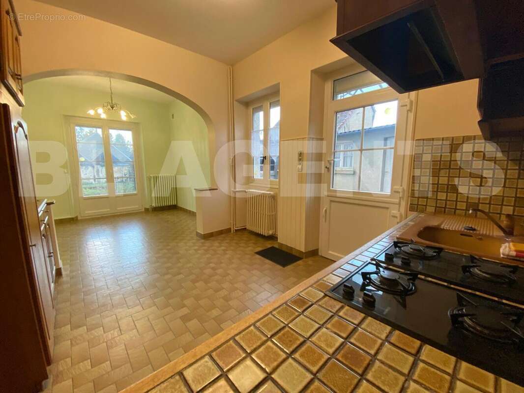 WhatsApp Image 2025-11-26 à 10 - Maison à YVRE-LE-POLIN