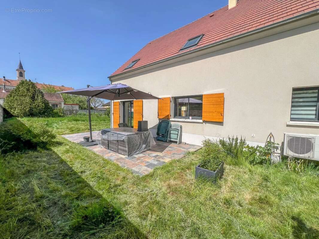 Maison à LE MESNIL-SAINT-DENIS