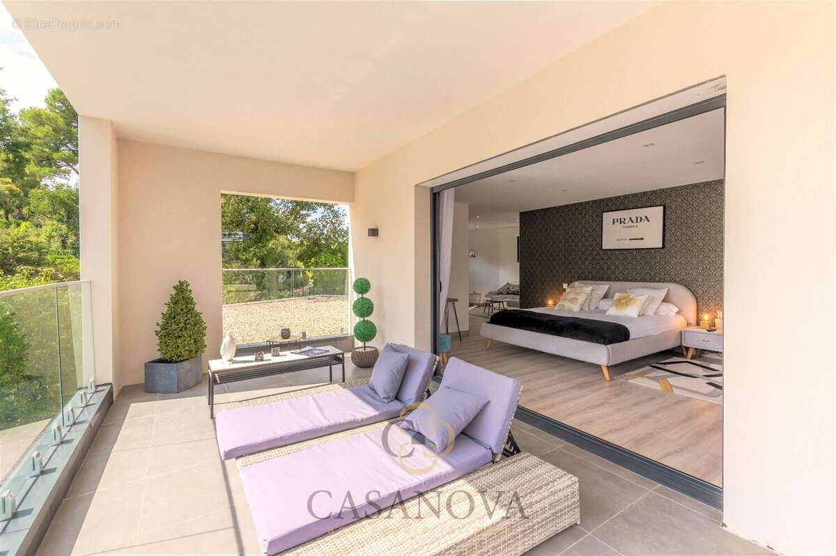 Maison à SAINT-CLEMENT-DE-RIVIERE