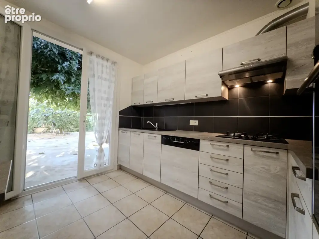 Maison familiale avec jardin plain pied- plein sud   108 m2   Pierrelatte - photo 3