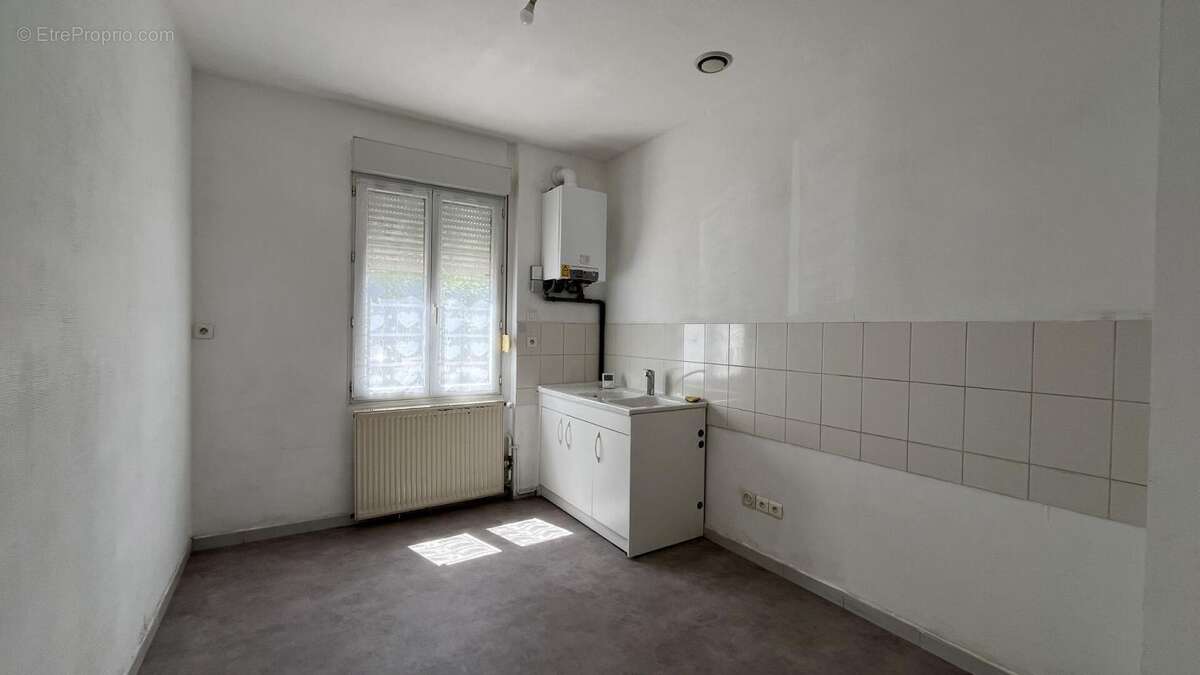 Ensemble de trois immeubles avec jardin et garages - photo 7