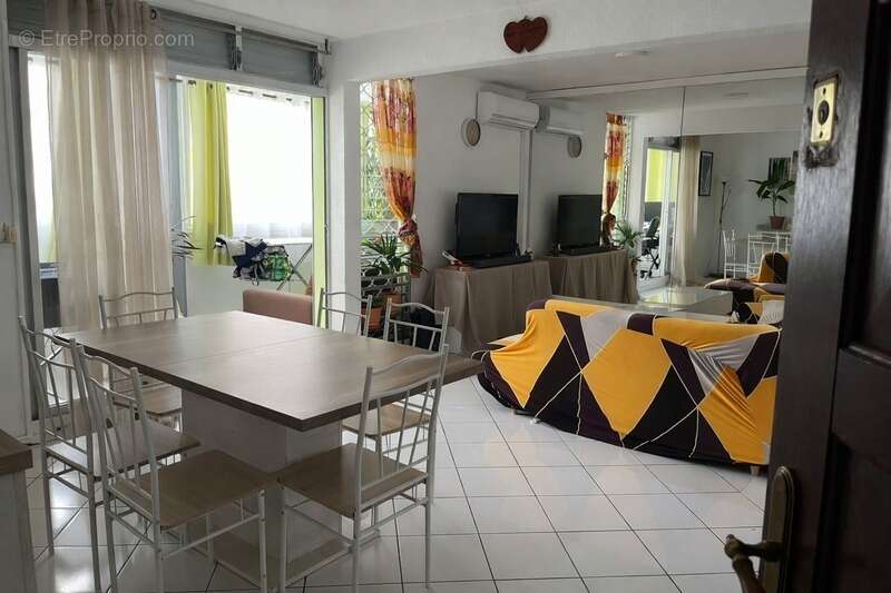 Appartement à BAIE-MAHAULT