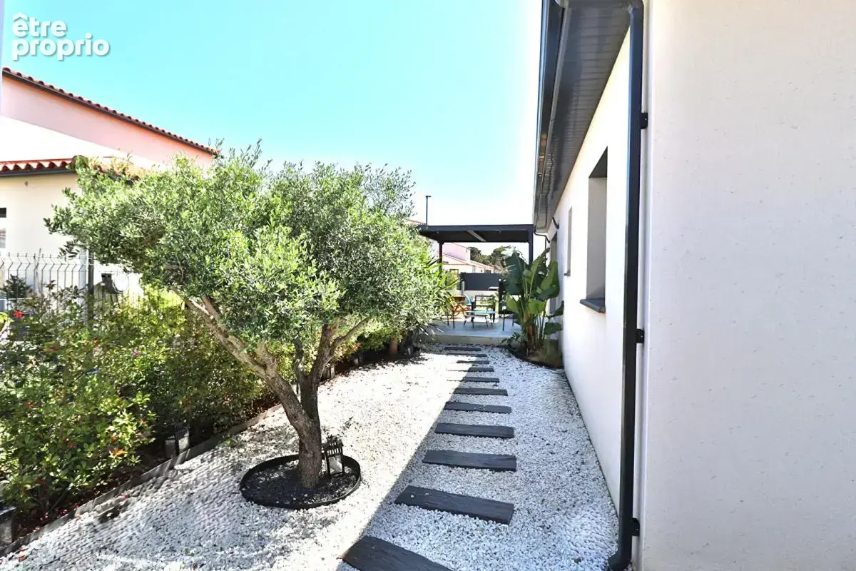 Villa  4 pièce(s) 102 m2 sur un terrain de 336m² avec piscine - photo 11