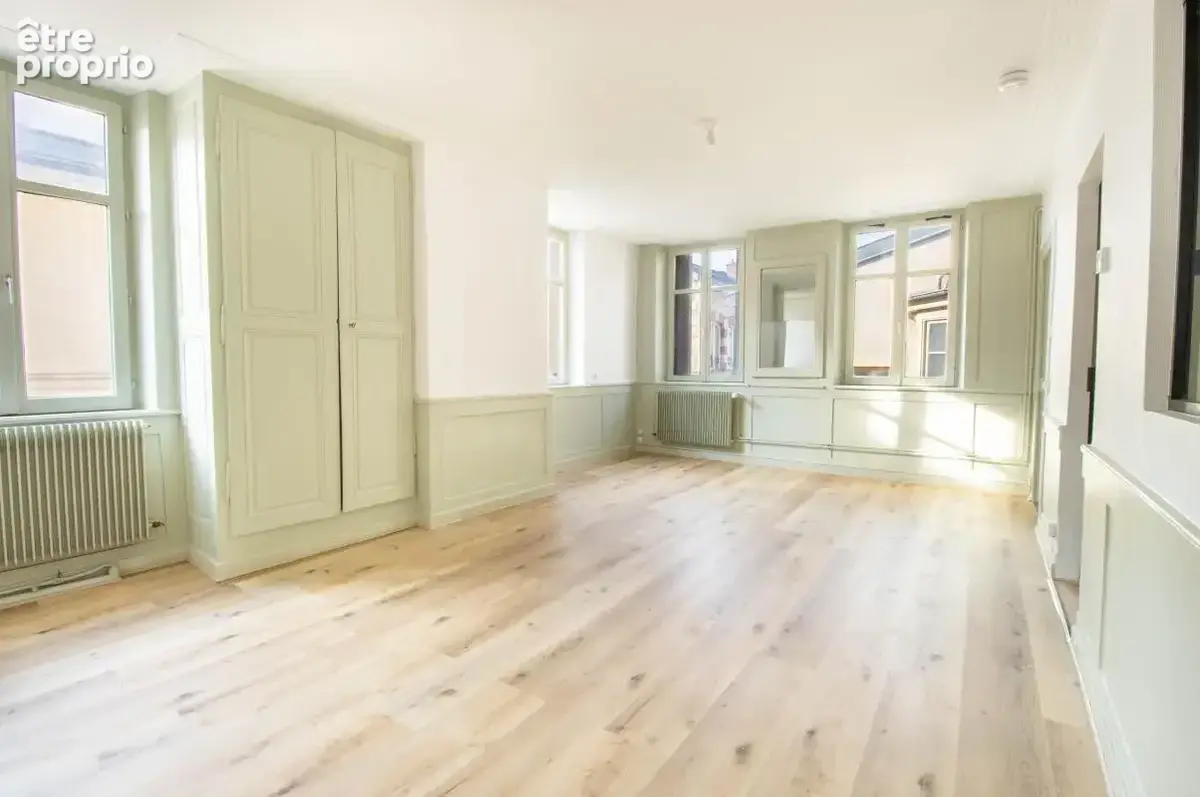 Au cœur de Nancy, rue Saint-Dizier, immeuble de rapport ancien de type bourgeois, en pierre de taille, typique du centre-ville d - photo 8