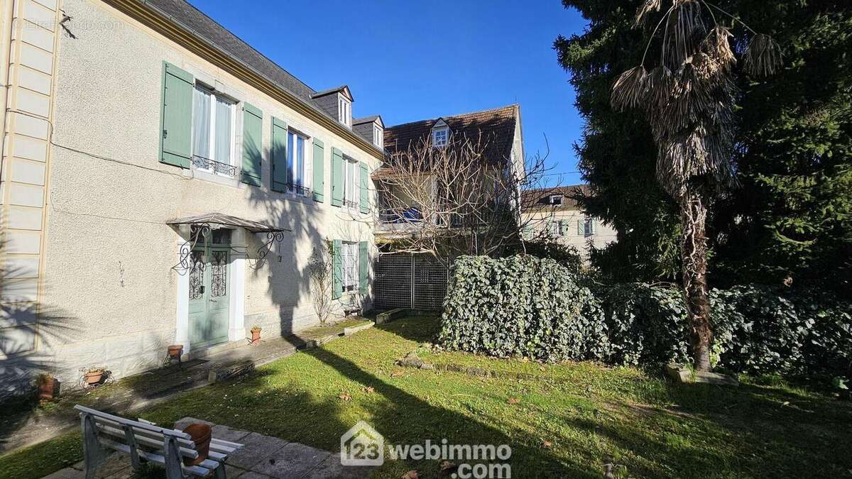Appartement à NAY