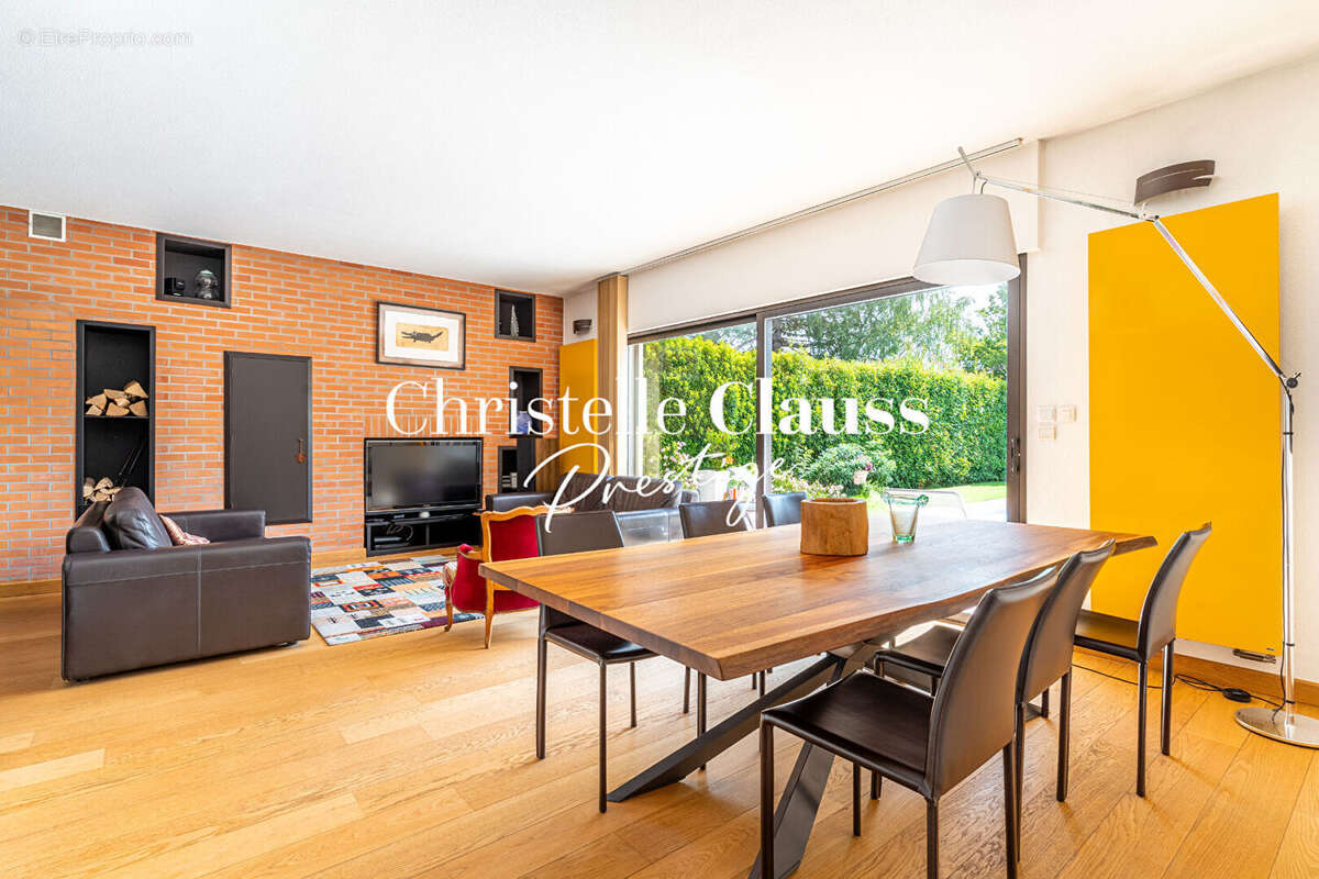 COLMAR QUARTIER SUD / Maison d'Exception avec Piscine & Spa sur 10 Ares - photo 11