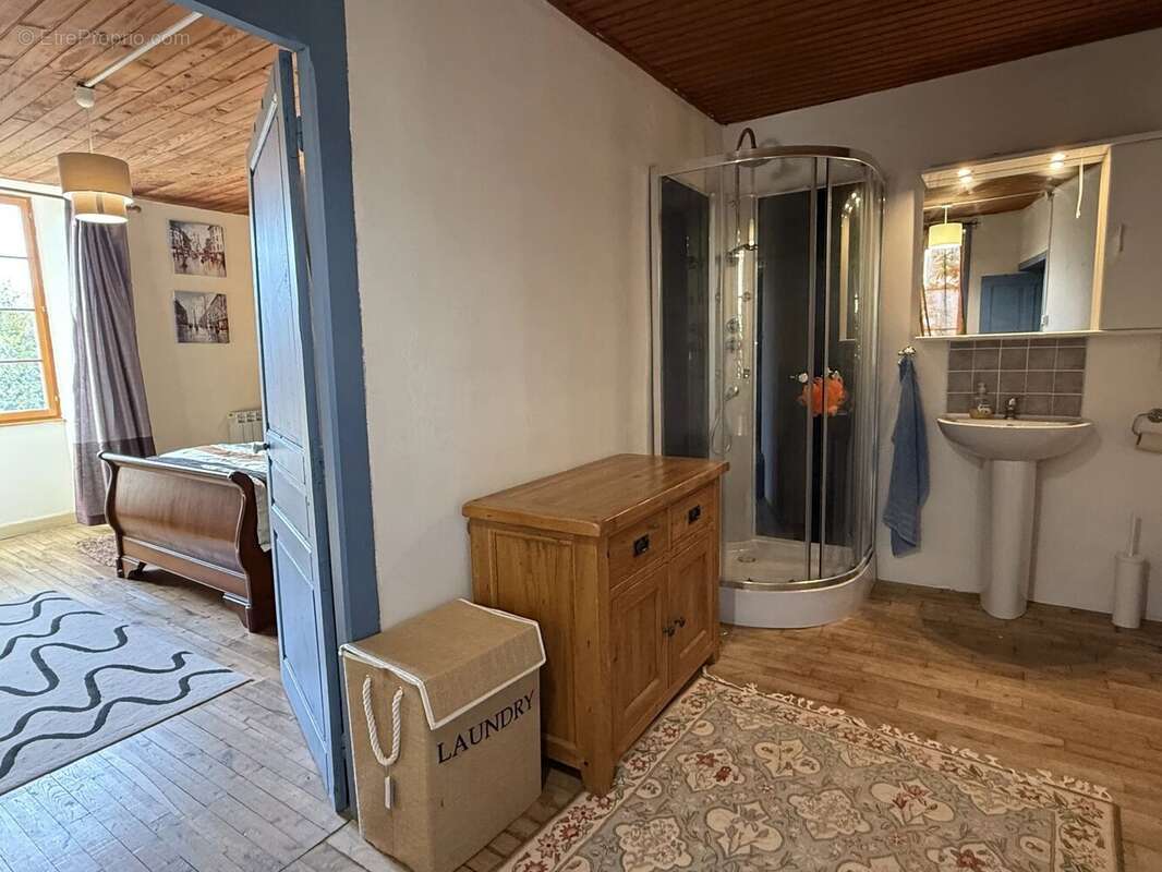 Maison à SAINT-PARDOUX-LA-RIVIERE