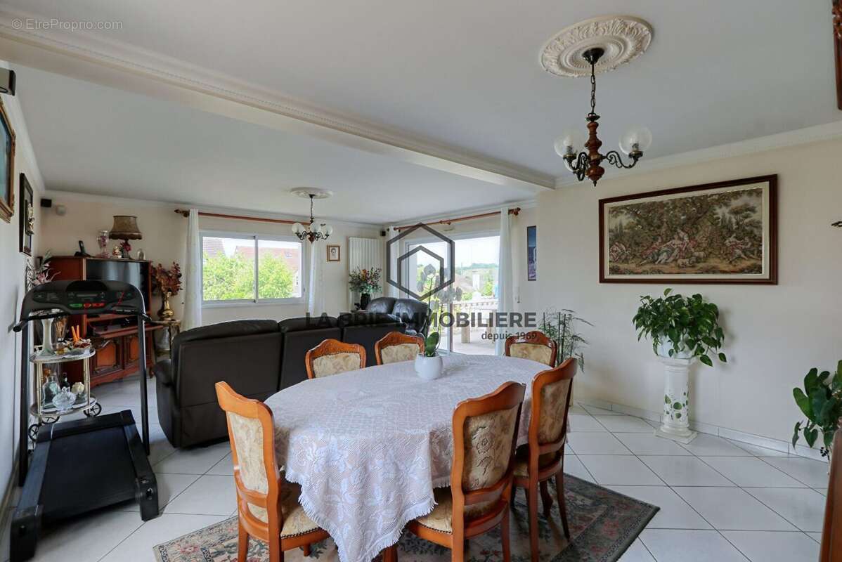 Maison 130 m² à Villecresnes  - photo 3