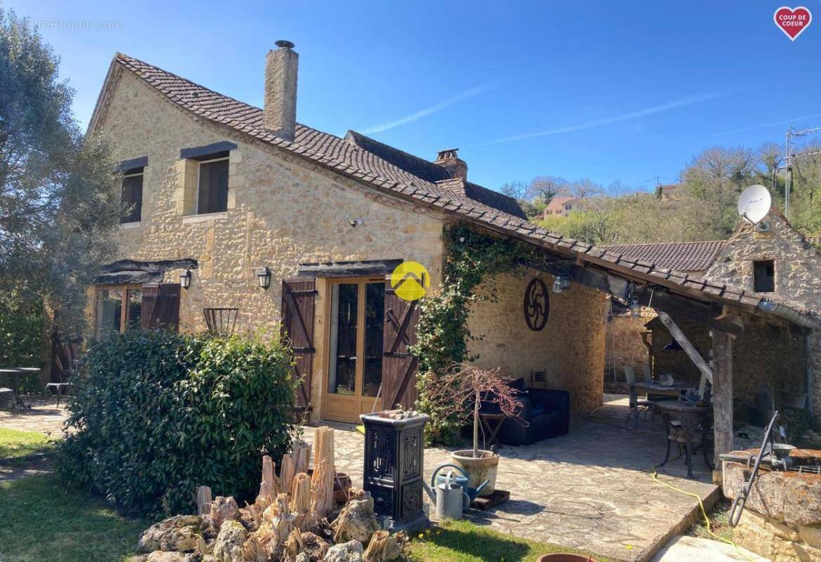 Maison à MAUZAC-ET-GRAND-CASTANG