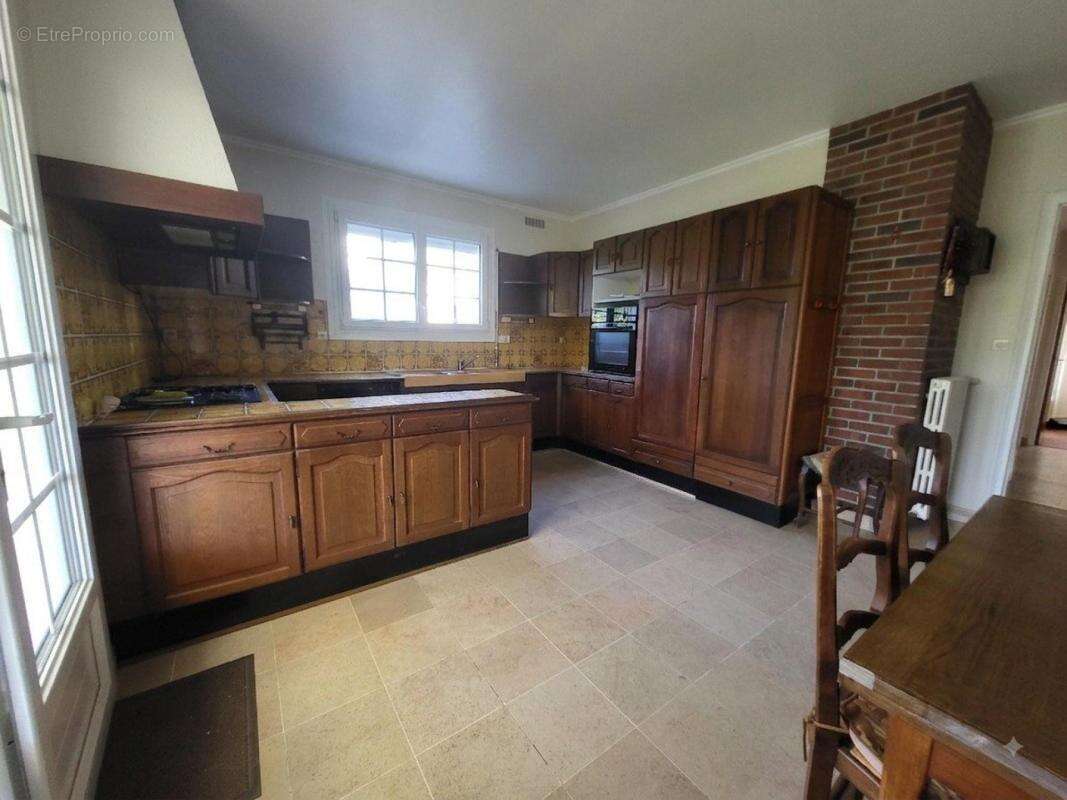 Maison de 226 m2 dans le centre de Courtenay - photo 4