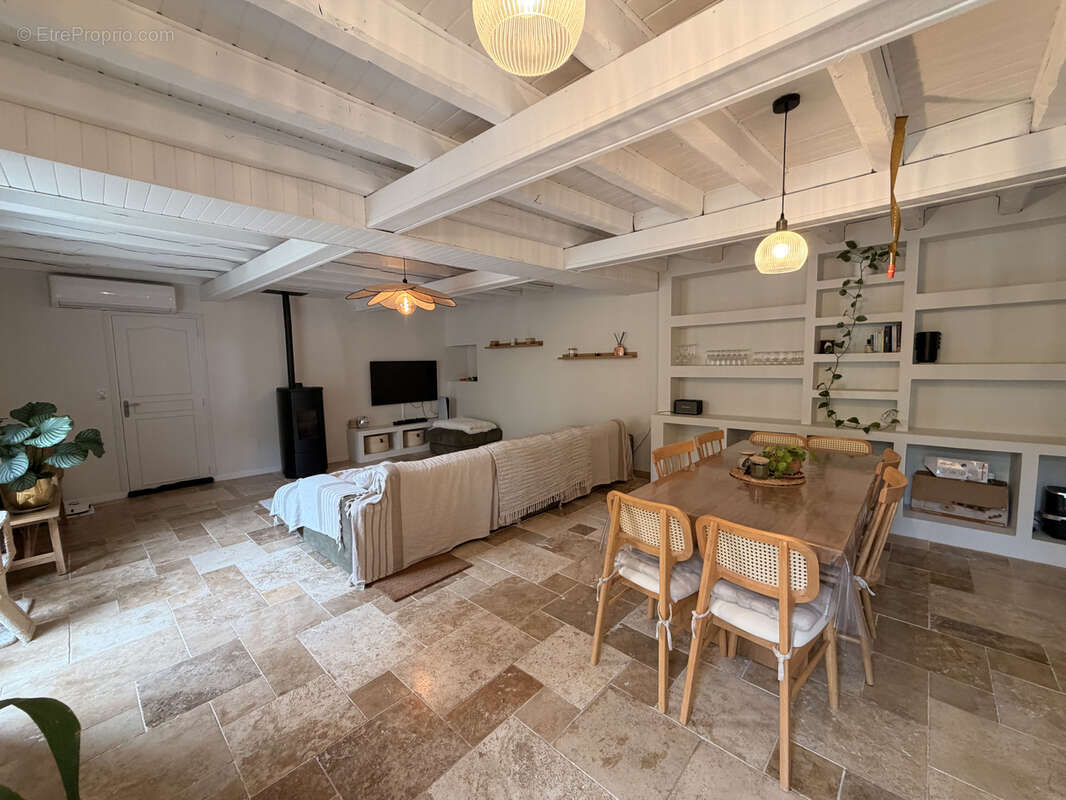 Maison familiale avec et jardin à Tauriac - photo 4