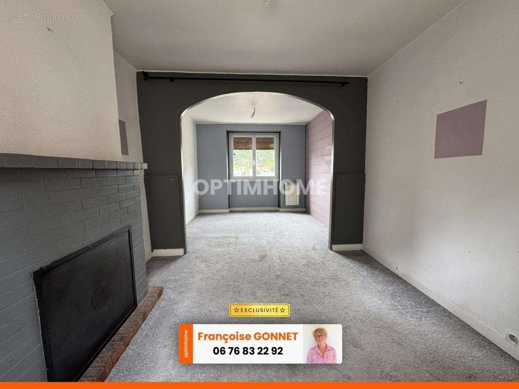 LONGERE de 215 m² - 6 pièces - 4 chambres - Piscine - 275 000 € - LAPAN - photo 16