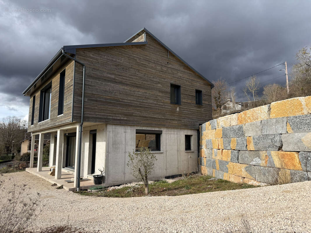 Maison à SAINT-LAURENT-D'OLT