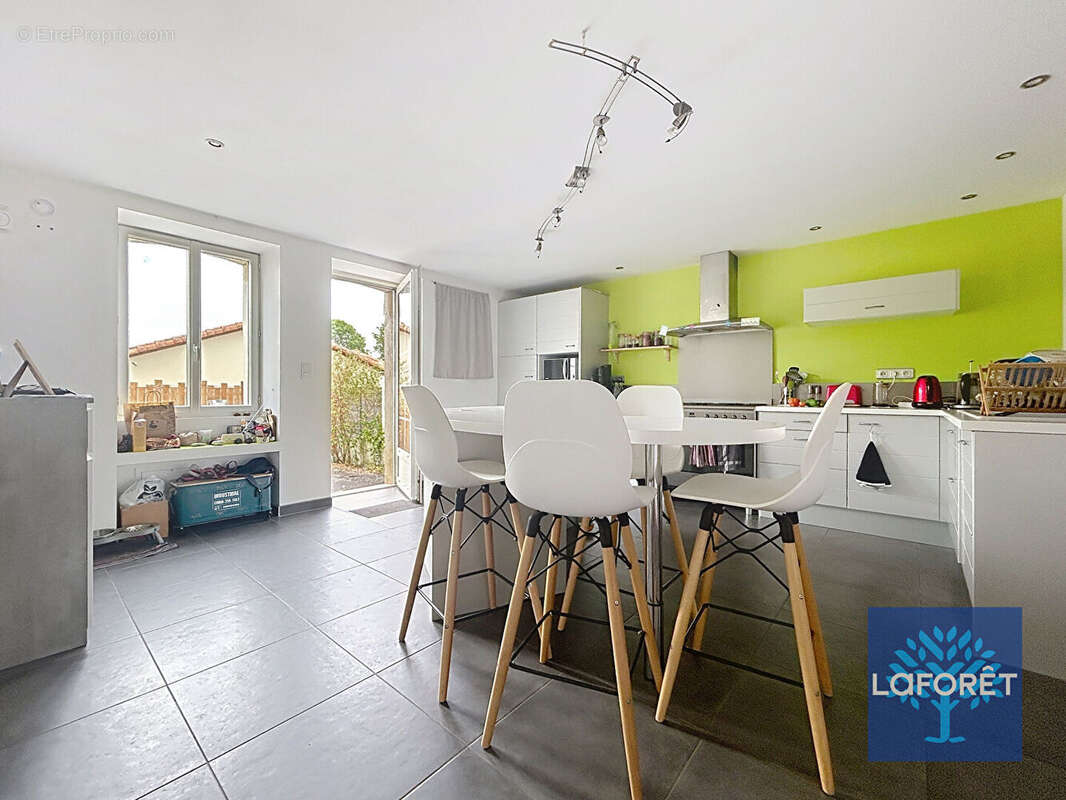 Maison à CHATEAU-GUIBERT