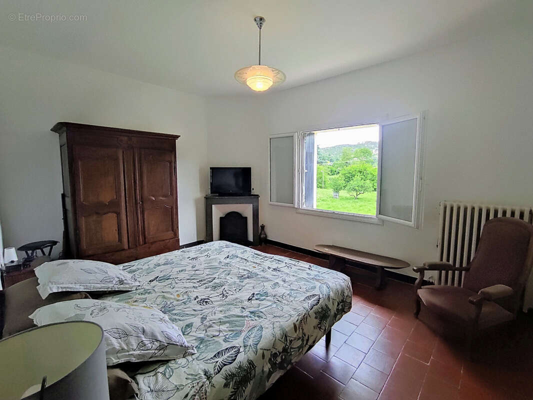 Saint-ambroix   propriété avec 2 maisons, revenu locatif, 8 000 m2 et rivière - photo 12