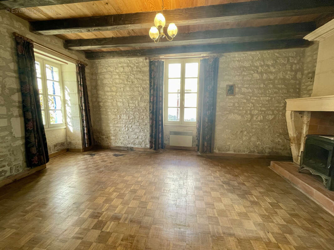 Maison à CRAZANNES