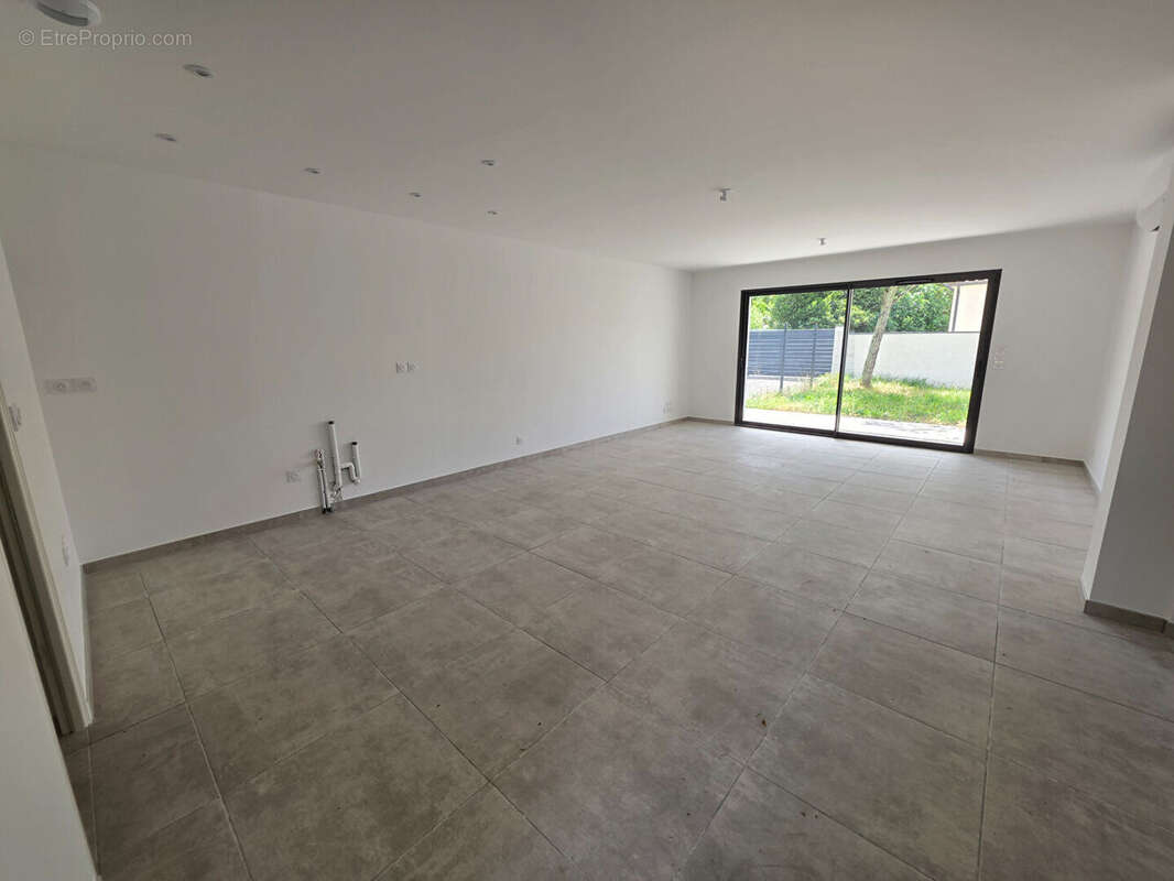 RUOMS ? Villa neuve de plain-pied, toit plat - photo 2