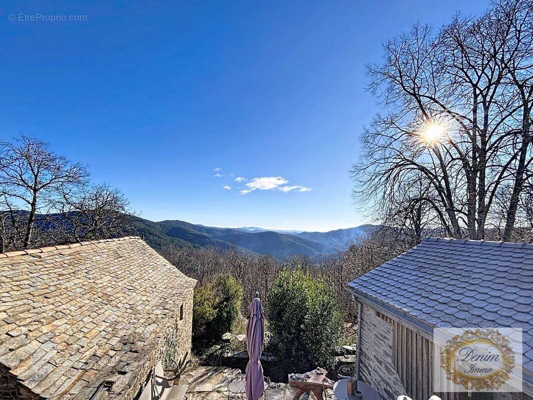Maison à LE COLLET-DE-DEZE