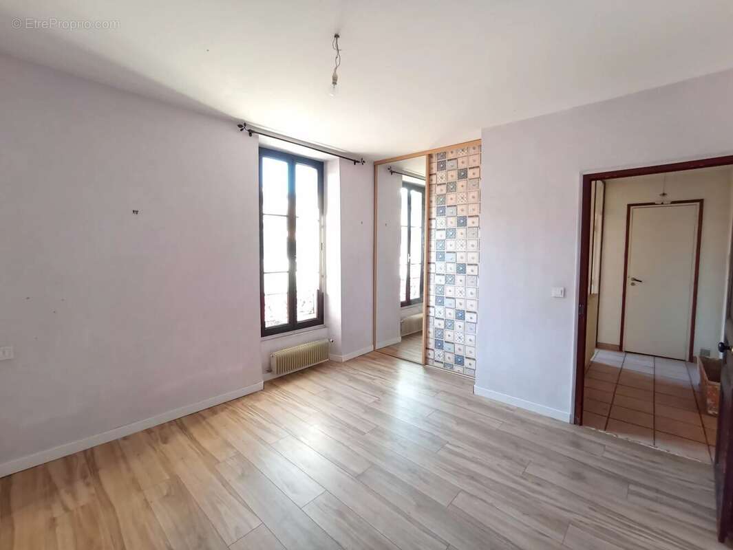 Appartement à SAINT-LAURENT-DU-VAR