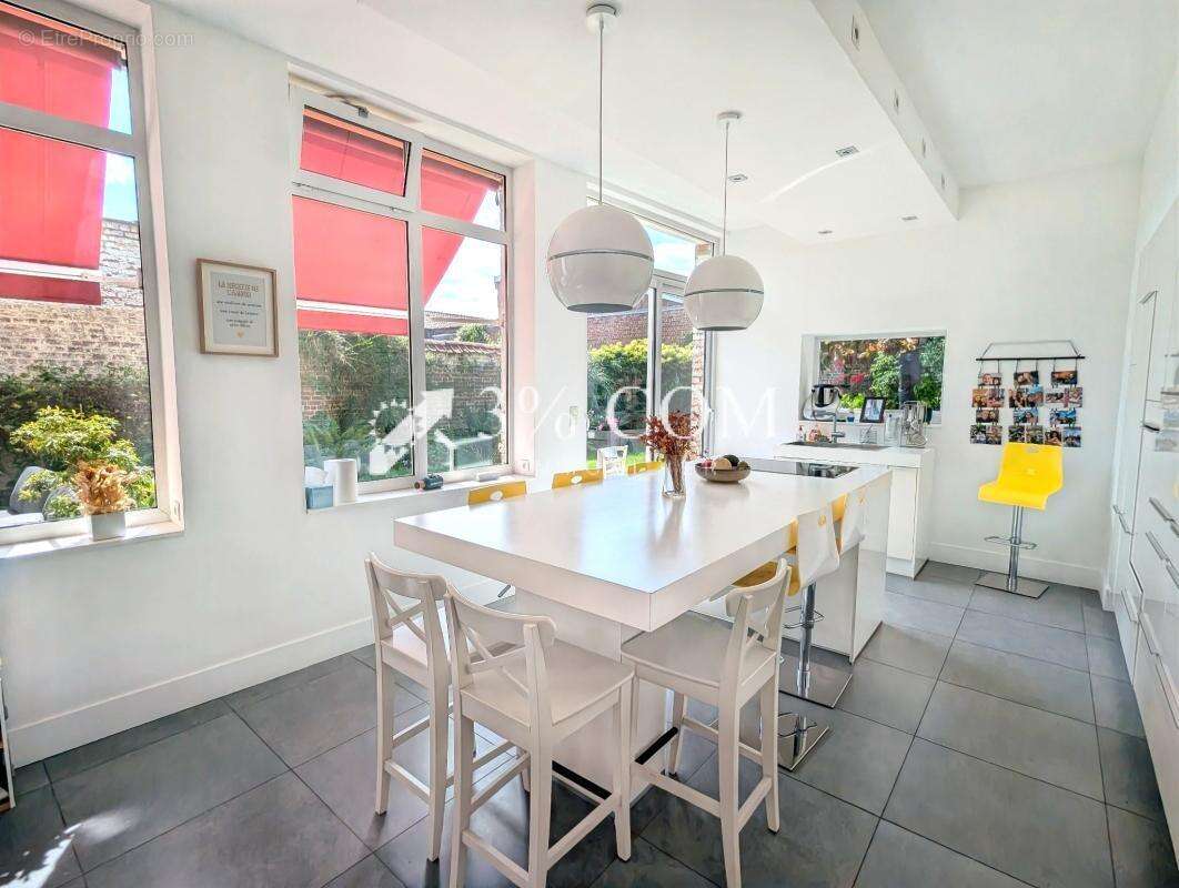 Maison bourgeoise de 265 m2 - 6 chambres - Cuisine équipée - - photo 5