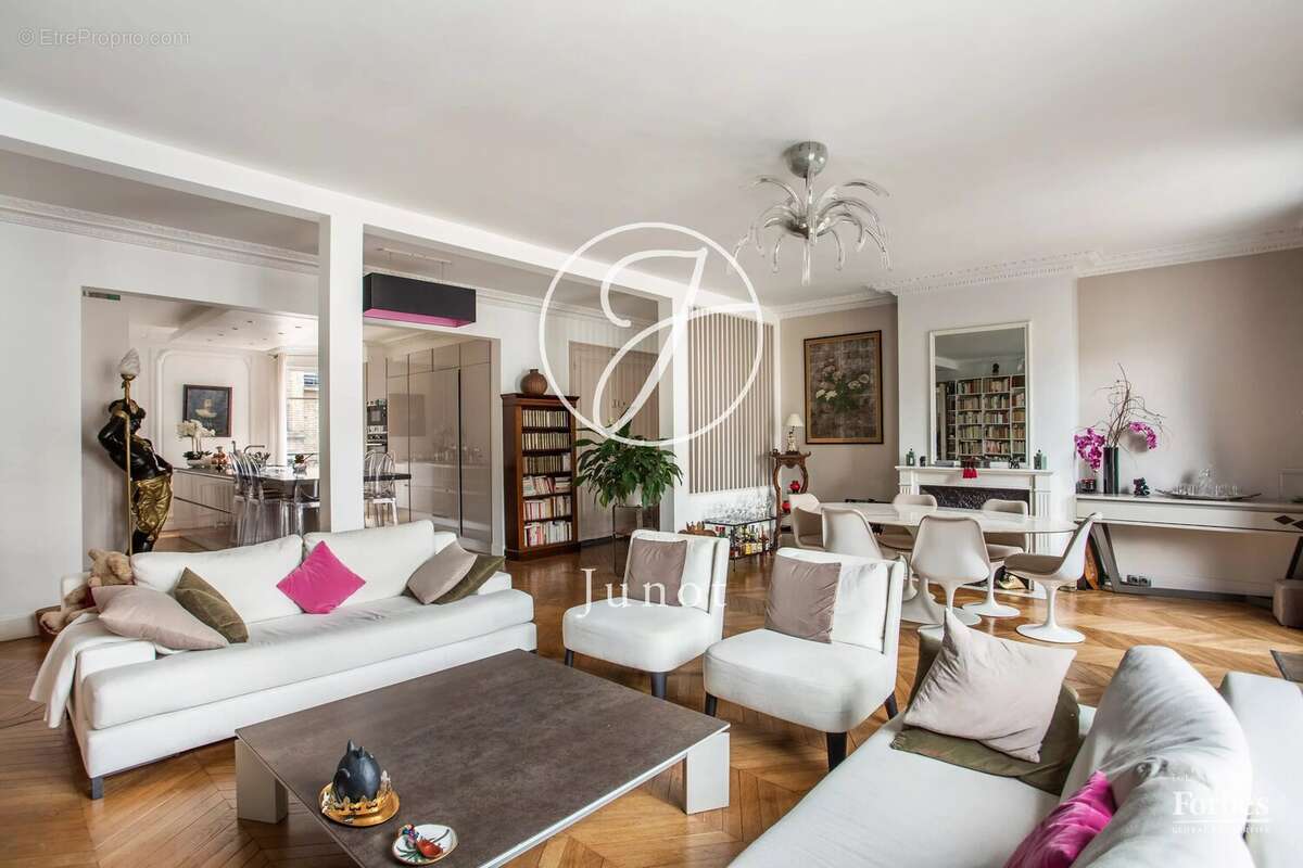 Appartement à PARIS-17E