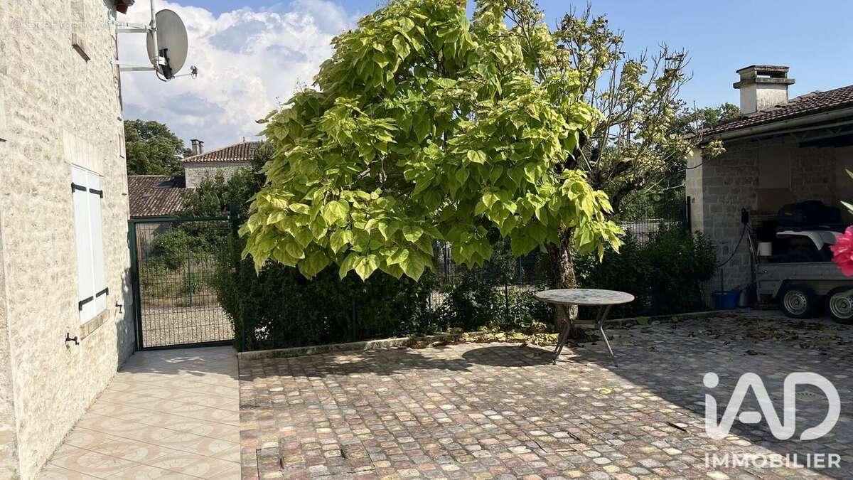 Maison 107 m² à Oradour  - photo 2