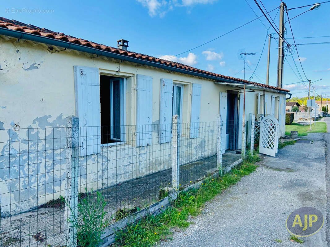 Maison à SAINT-GERMAIN-D'ESTEUIL