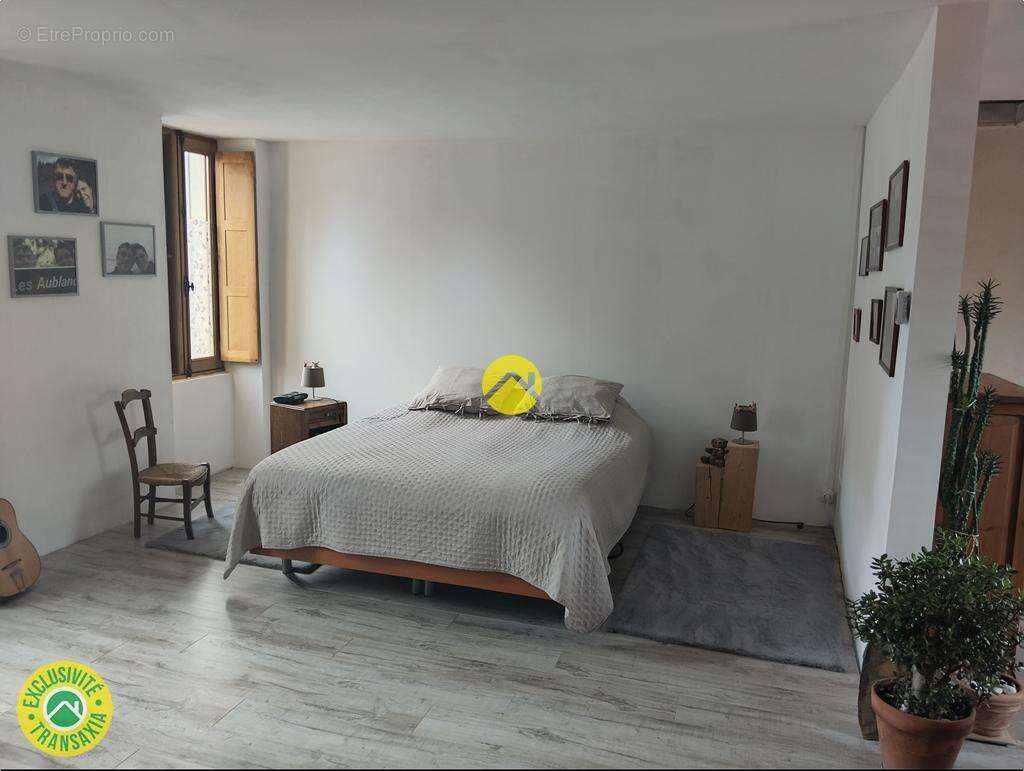 Maison à LE VEURDRE