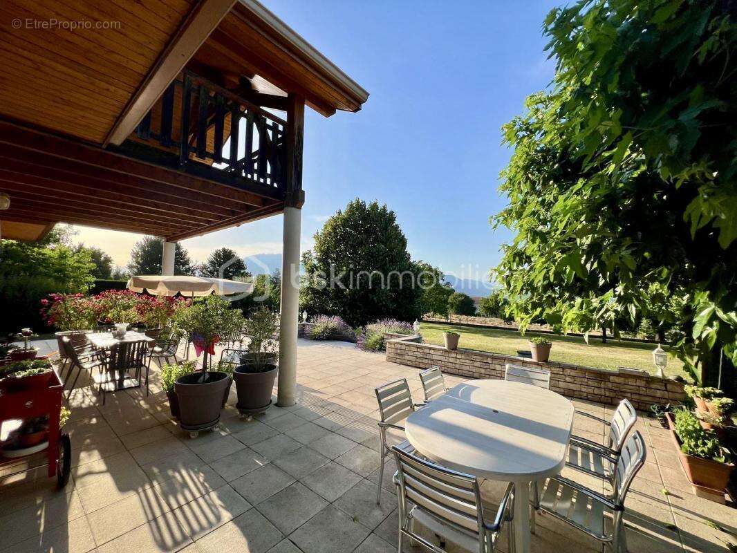 Villa de caractère 152 m² -  3 chambres + 4ème chambre possible -  vue panoramique chartreuse et vercors - garage 79 m² — terrai - photo 13
