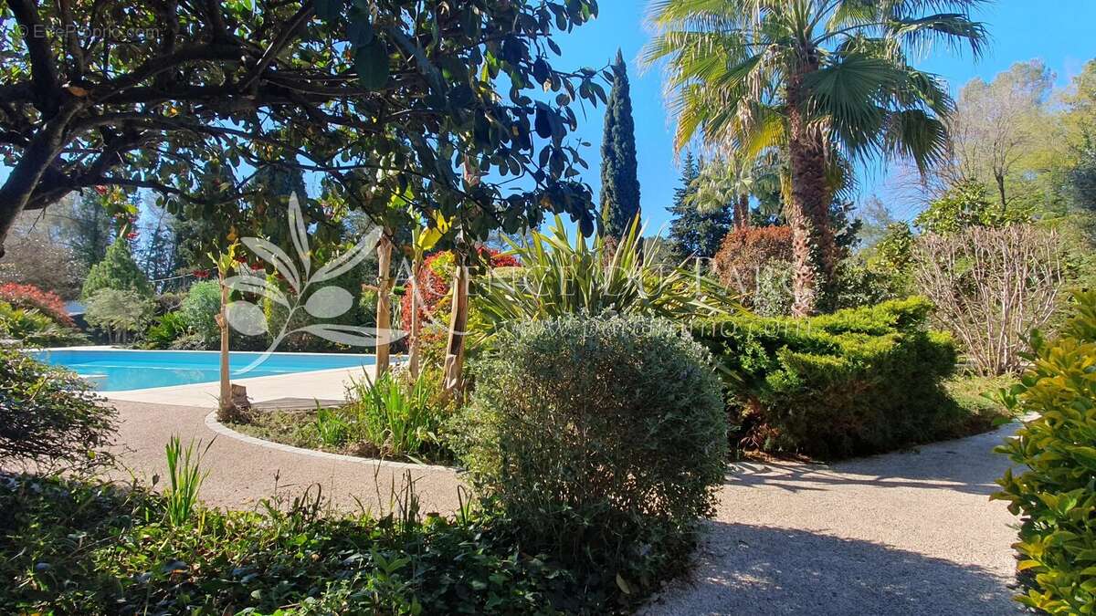Maison à ROQUEFORT-LES-PINS